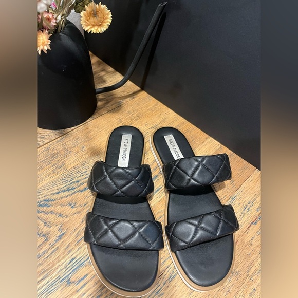 STEVE MADDEN – Black Quilted Slide Sandals – Size 8 - Picture 4 of 8